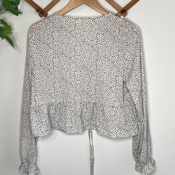 Shein black and white V-neck polka dot cropped blouse ruffle sleeve Medium - Picture 4 of 4